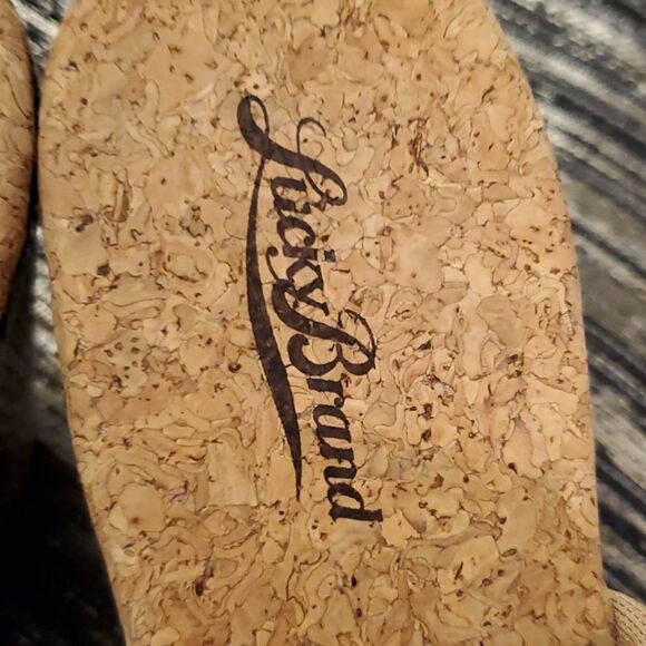 Tan and snakeskin print wedges - Picture 4 of 6